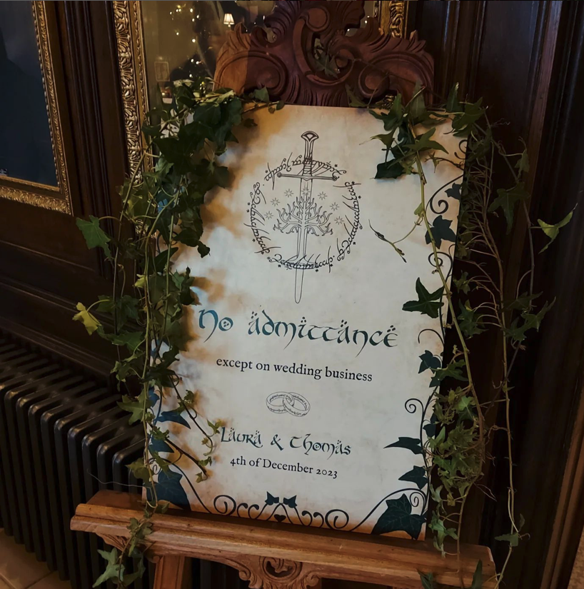 LOTR welcome sign right hand image